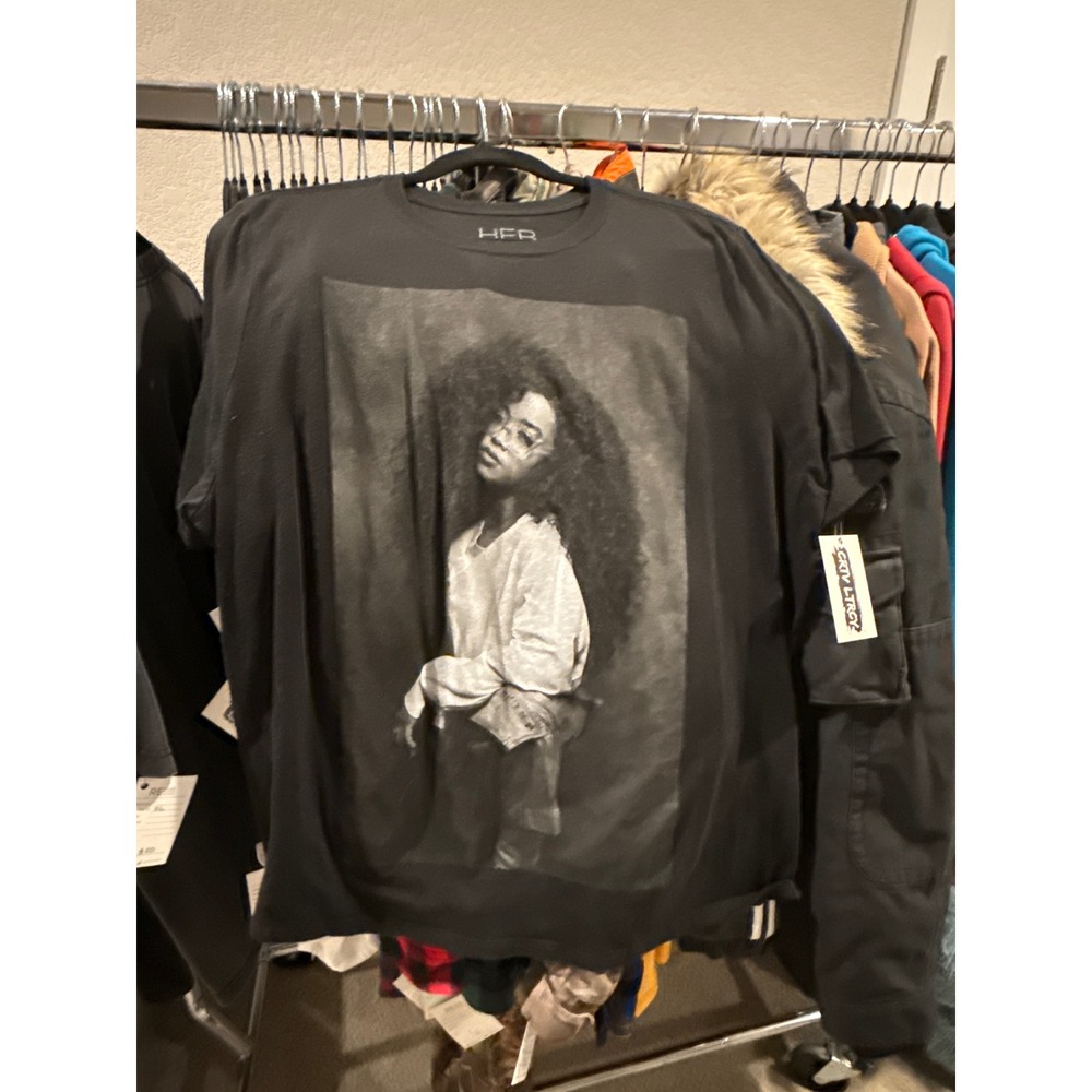 H.E.R.‎ Artist Portrait Graphic T-Shirt Black Ceremony of Roses Mens 3XL Womens